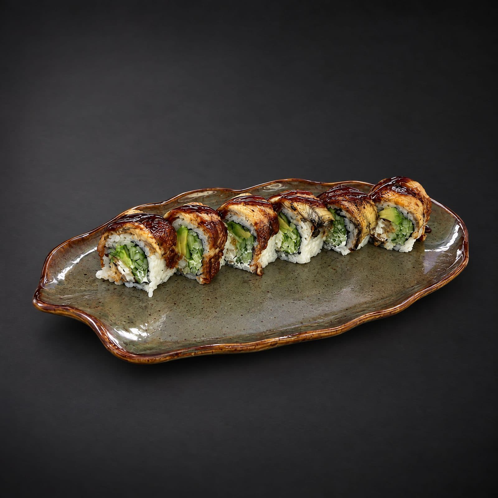 Sora Japanese Dining Bursa — Dragon Wave roll, yılan balığı ve teriyaki