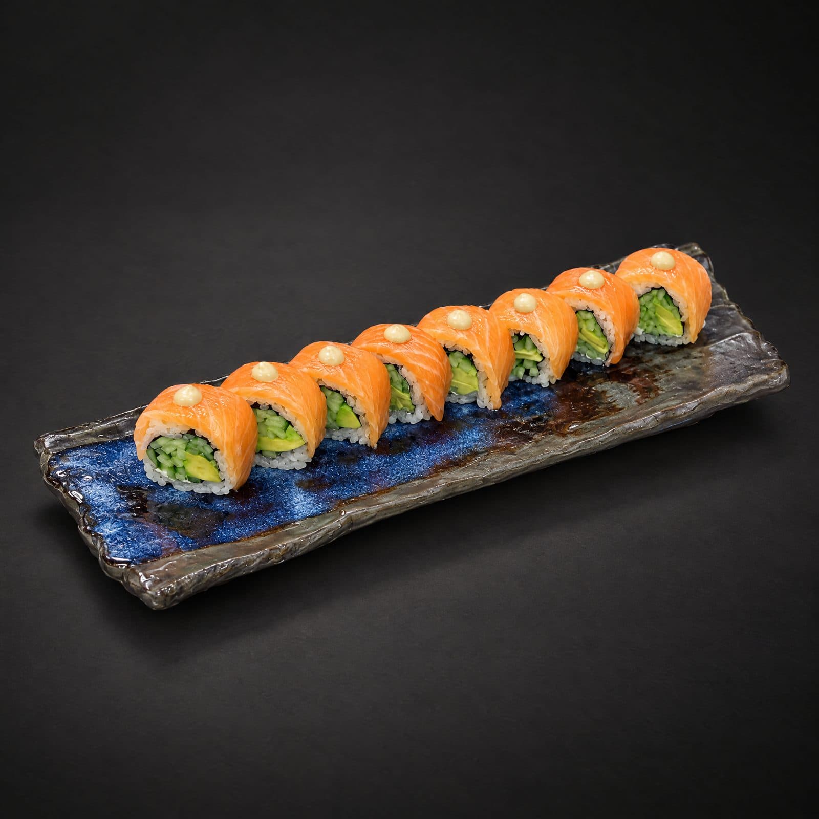Sora Japanese Dining Bursa — Philadelphia Sora roll, somon sargılı, avokado ve salatalık