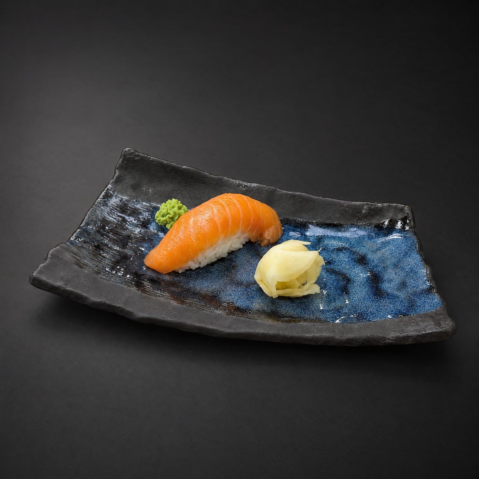 Sora Japanese Dining Bursa — Sake Nigiri, taze somon dilimli nigiri