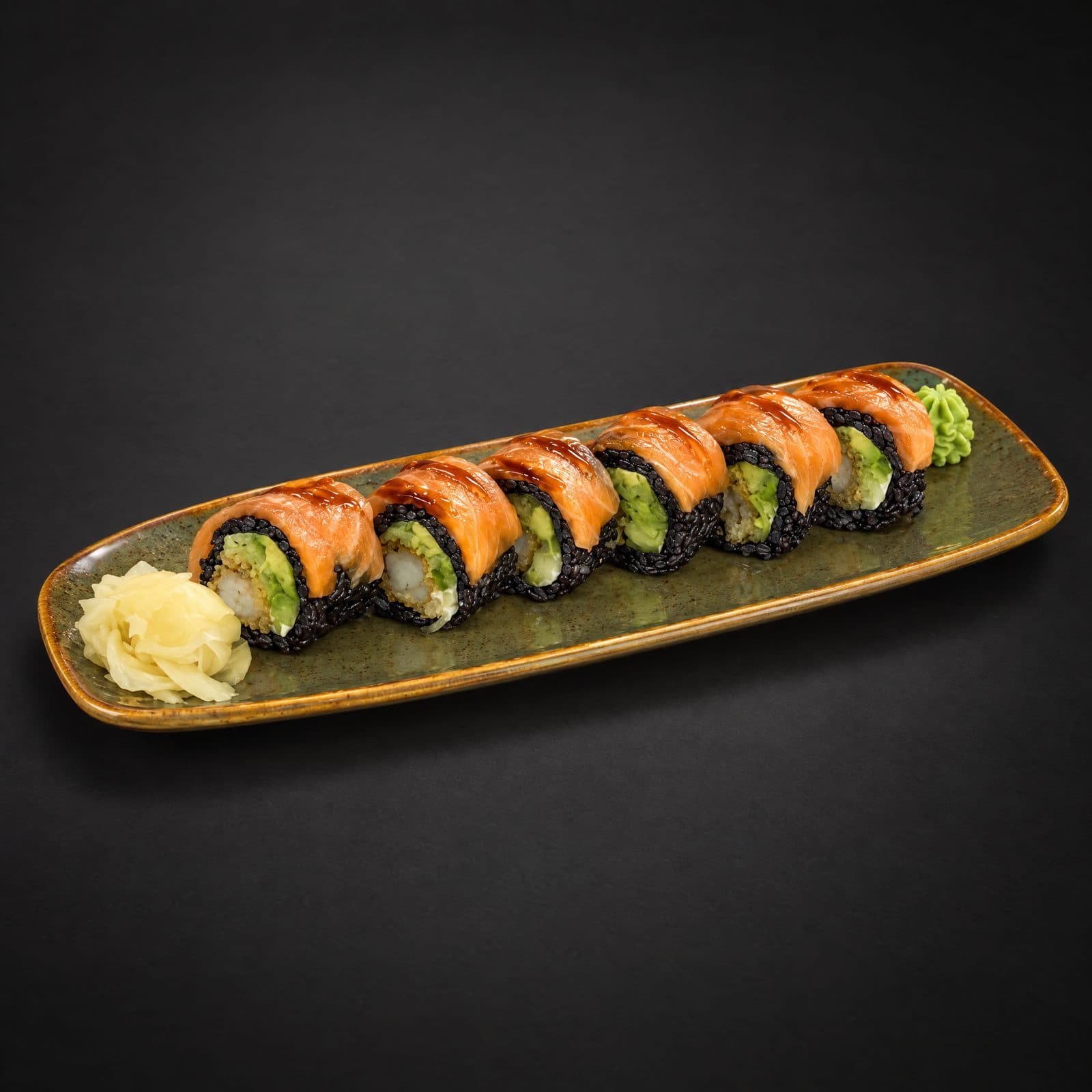 Sora Japanese Dining Bursa — Sora Crunch roll, siyah pirinç, somon ve tempura karides