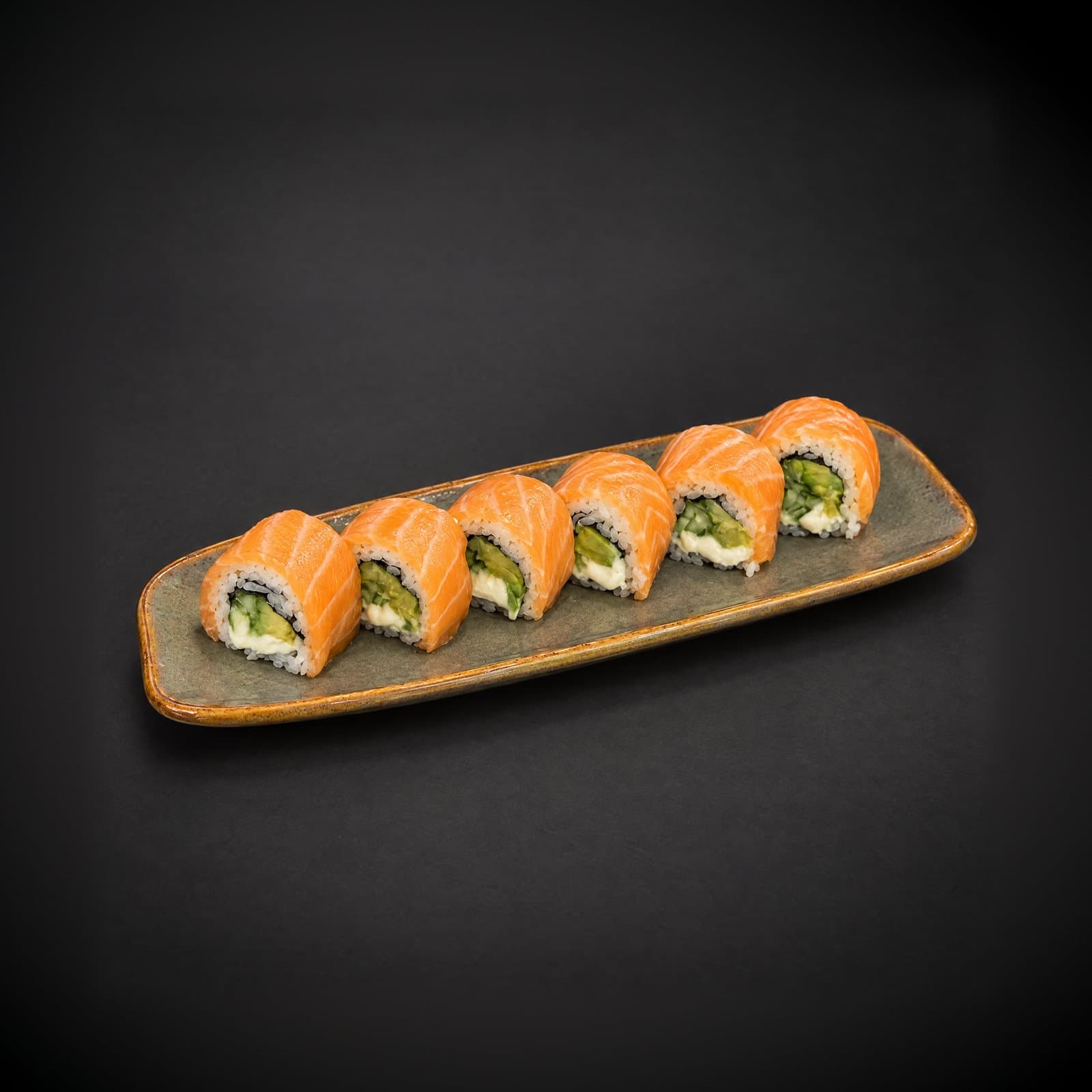 Sora Japanese Dining Bursa — Sora Salmon, somon sarılı avokadolu roll