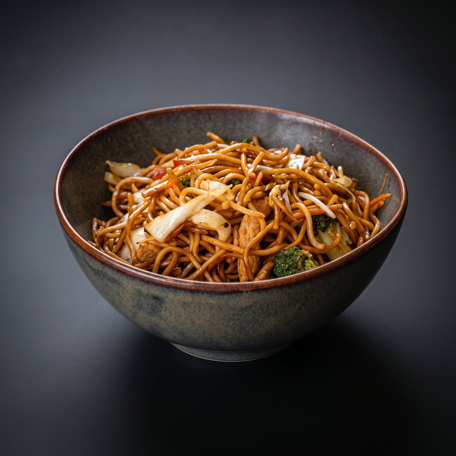 Sora Japanese Dining Bursa — Tavuklu noodle, wok usulü