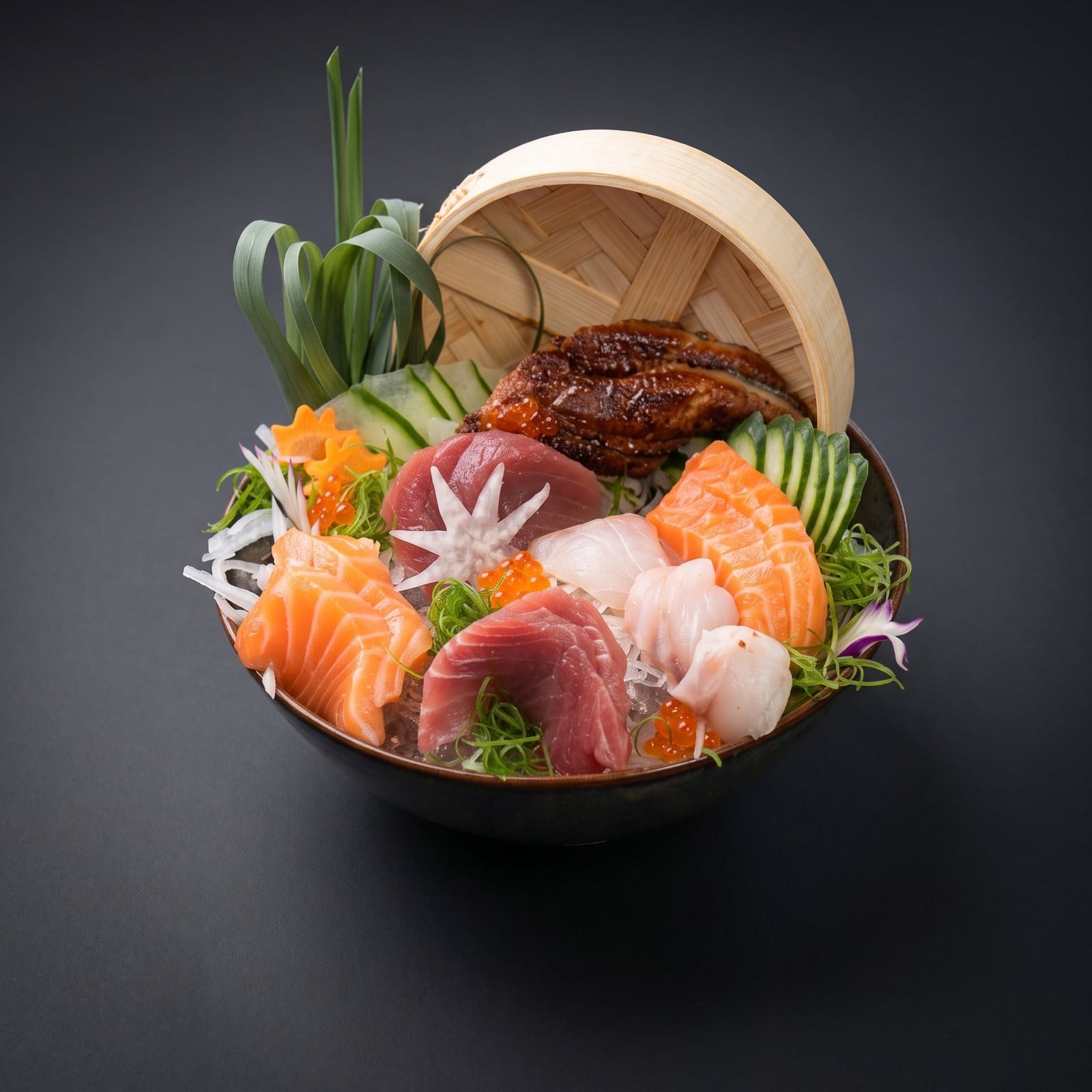Sora Japanese Dining Bursa — sashimi tabağı, somon, ton balığı ve levrek