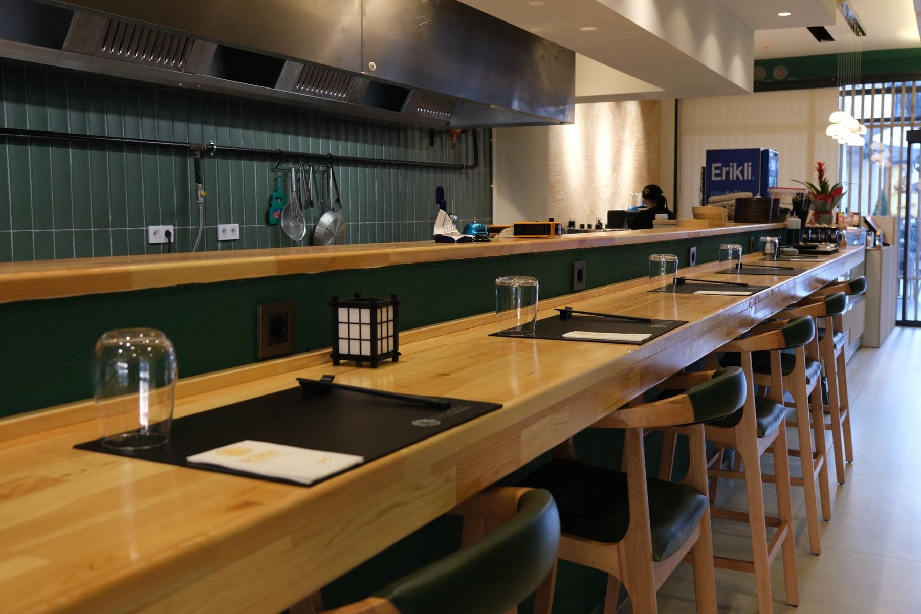 Sora Japanese Dining açık mutfak bar tezgahı